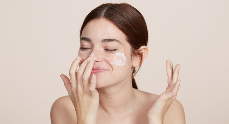 Poznaj przeciwstarzeniową moc roślinnego kolagenu w wegańskich kosmetykach do twarzy